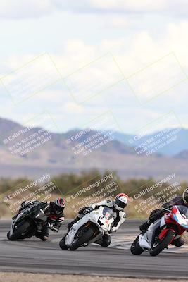 media/Nov-16-2025-Race Pace (Sun) [[8c5fa54630]]/Non Verified Riders (1st 20 Minutes)/5-Turn 15 (110pm)/